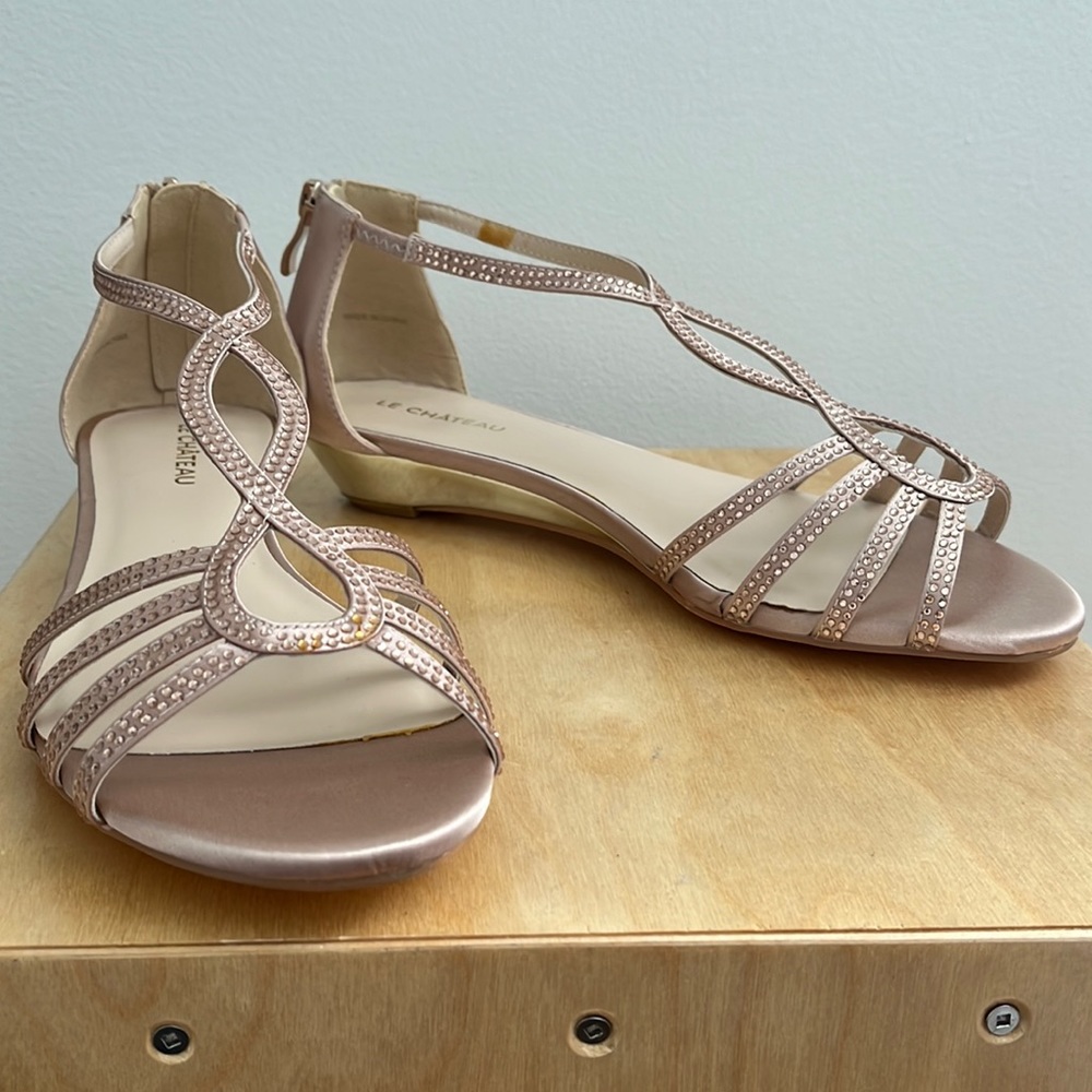 NWOT Le Château dress sandals with small wedge heel